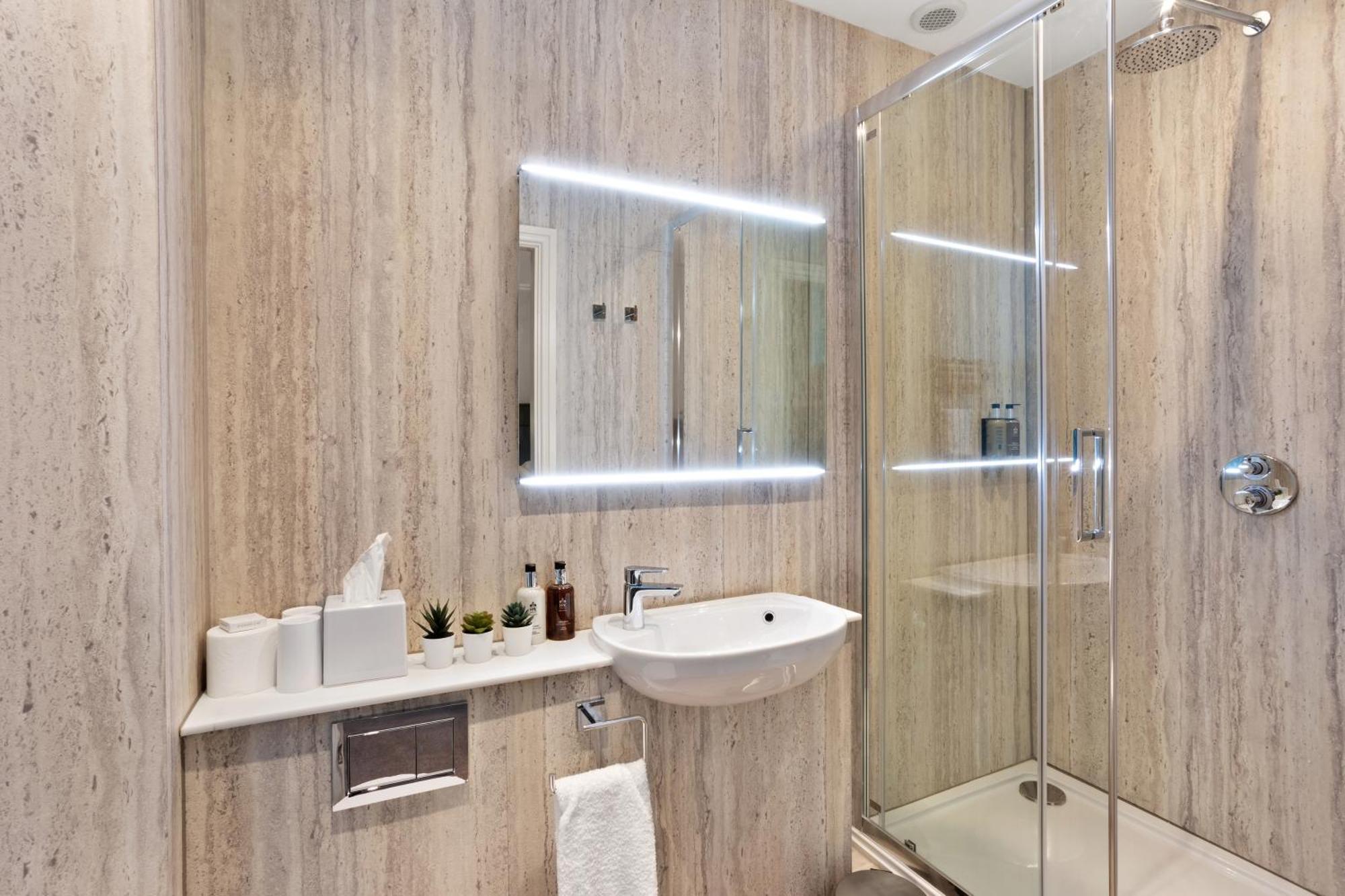 Fountains Guest House - Harrogate Stays מראה חיצוני תמונה
