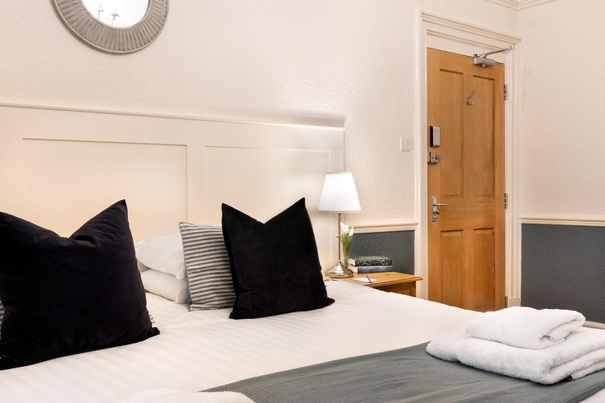 Fountains Guest House - Harrogate Stays מראה חיצוני תמונה