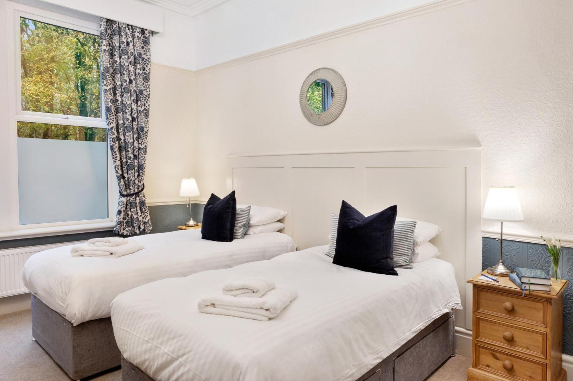 Fountains Guest House - Harrogate Stays מראה חיצוני תמונה