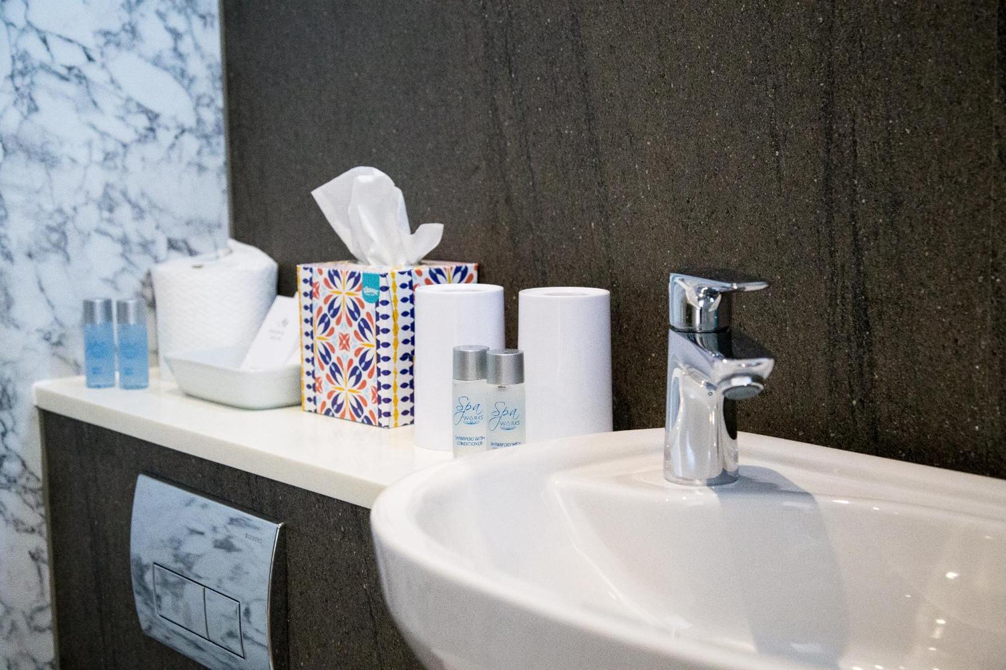 Fountains Guest House - Harrogate Stays מראה חיצוני תמונה